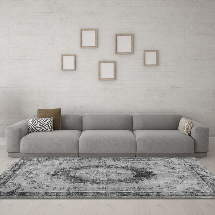 Machine Washable Persian Gray Traditional Rug in a Living Room,, wshtr3627gry