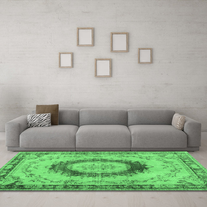 Machine Washable Persian Emerald Green Traditional Area Rugs in a Living Room,, wshtr3627emgrn