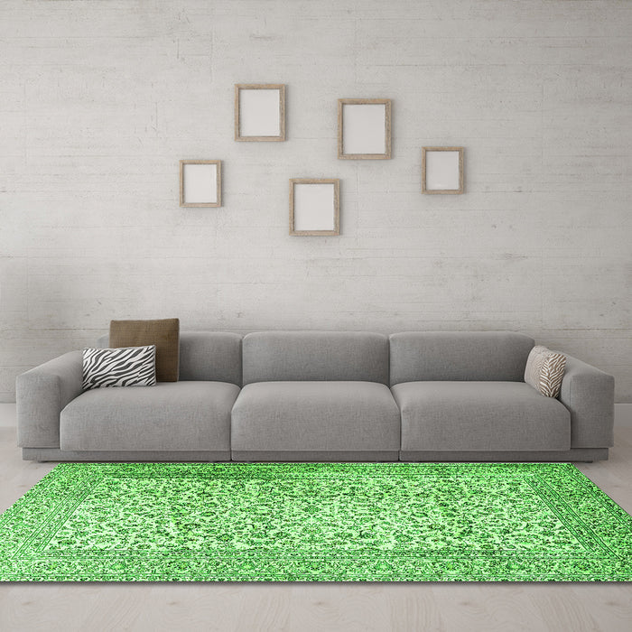 Machine Washable Persian Green Traditional Area Rugs in a Living Room,, wshtr3629grn