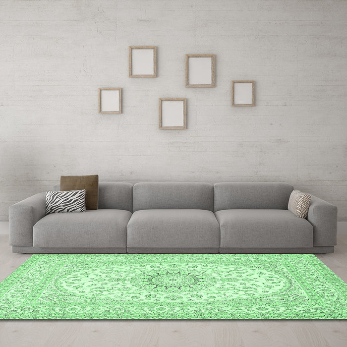 Machine Washable Medallion Emerald Green Traditional Area Rugs in a Living Room,, wshtr362emgrn