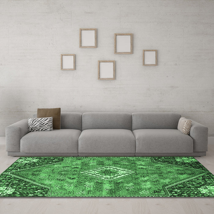 Machine Washable Persian Emerald Green Traditional Area Rugs in a Living Room,, wshtr3630emgrn