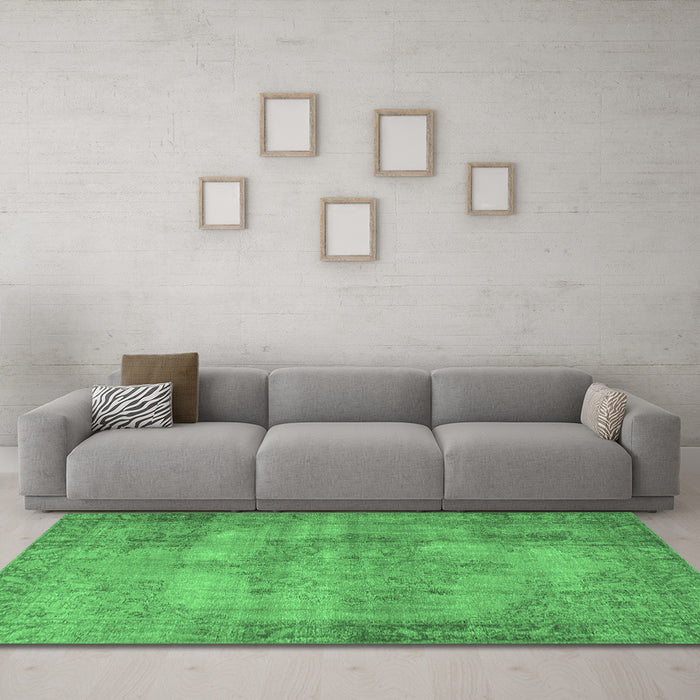 Machine Washable Persian Emerald Green Traditional Area Rugs in a Living Room,, wshtr3637emgrn