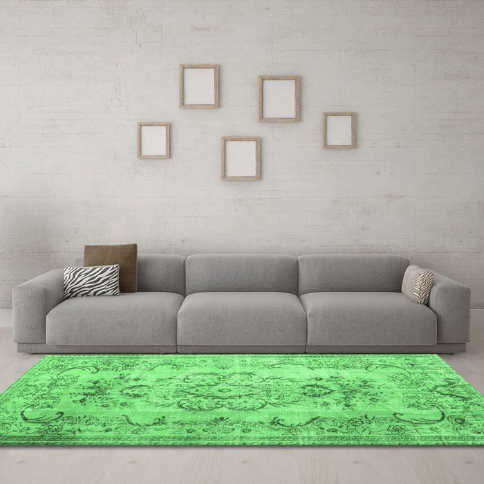 Machine Washable Persian Emerald Green Traditional Area Rugs in a Living Room,, wshtr3638emgrn