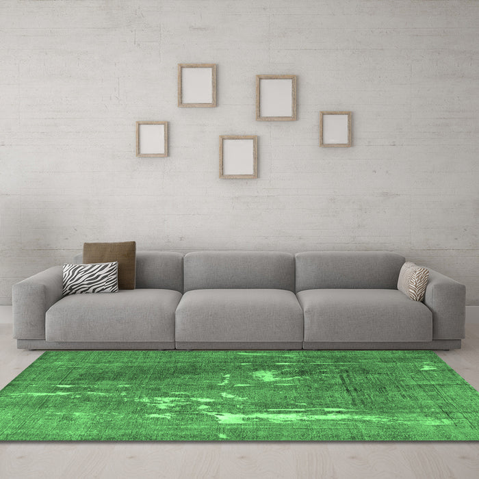 Machine Washable Persian Emerald Green Traditional Area Rugs in a Living Room,, wshtr3639emgrn