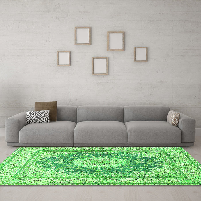 Machine Washable Medallion Green Traditional Area Rugs in a Living Room,, wshtr363grn