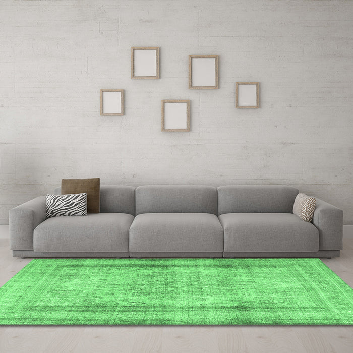 Machine Washable Persian Emerald Green Traditional Area Rugs in a Living Room,, wshtr3640emgrn