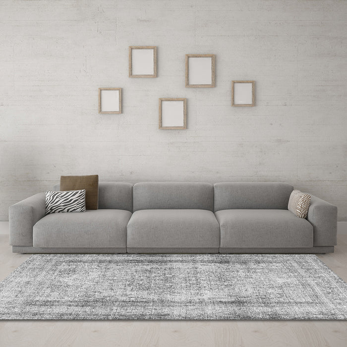 Machine Washable Persian Gray Traditional Rug in a Living Room,, wshtr3640gry