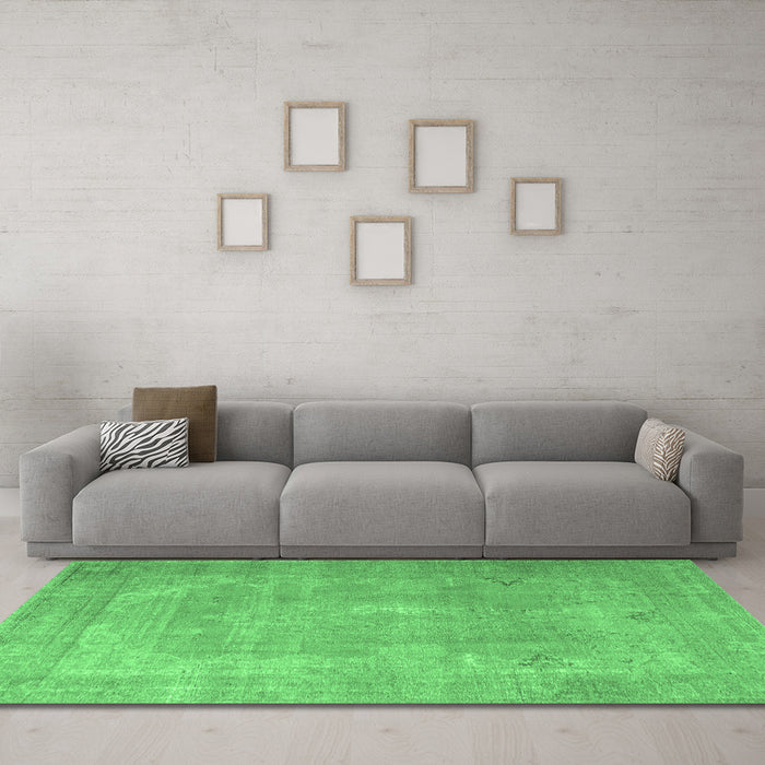 Machine Washable Persian Emerald Green Traditional Area Rugs in a Living Room,, wshtr3643emgrn
