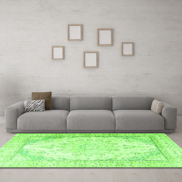 Machine Washable Persian Green Traditional Area Rugs in a Living Room,, wshtr3646grn