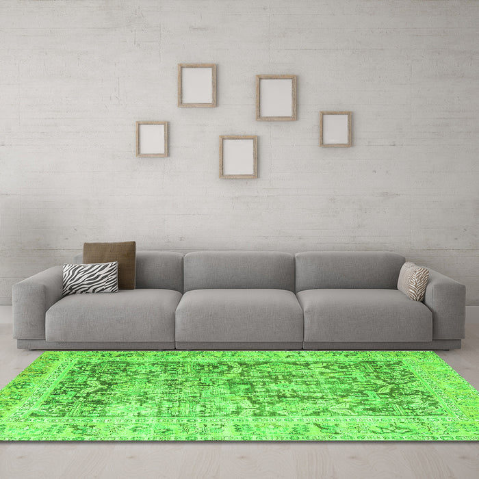 Machine Washable Persian Green Traditional Area Rugs in a Living Room,, wshtr3647grn