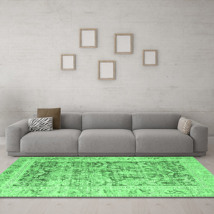 Machine Washable Persian Emerald Green Traditional Area Rugs in a Living Room,, wshtr3647emgrn
