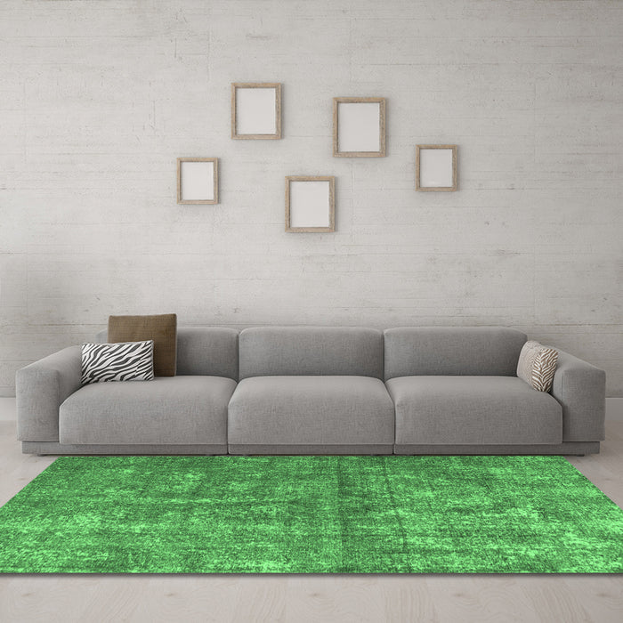 Machine Washable Persian Emerald Green Traditional Area Rugs in a Living Room,, wshtr3649emgrn