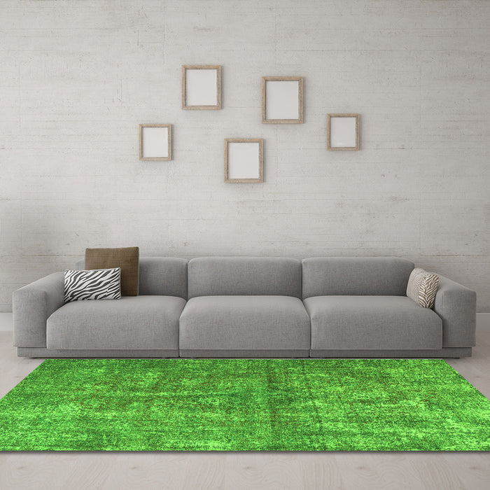 Machine Washable Persian Green Traditional Area Rugs in a Living Room,, wshtr3649grn