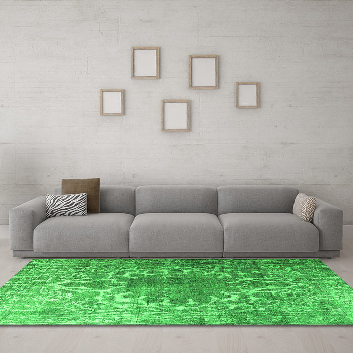 Machine Washable Persian Green Traditional Area Rugs in a Living Room,, wshtr3651grn