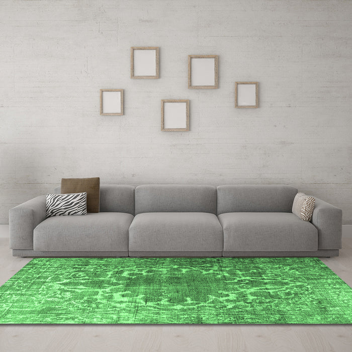 Machine Washable Persian Emerald Green Traditional Area Rugs in a Living Room,, wshtr3651emgrn