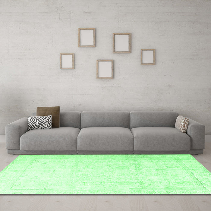 Machine Washable Persian Emerald Green Traditional Area Rugs in a Living Room,, wshtr3652emgrn