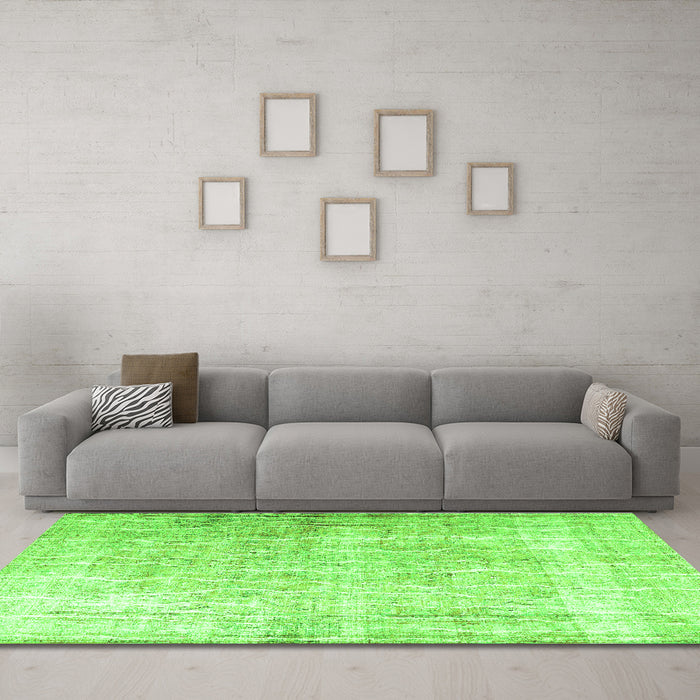 Machine Washable Persian Green Traditional Area Rugs in a Living Room,, wshtr3654grn