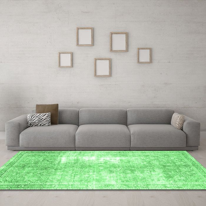 Machine Washable Persian Emerald Green Traditional Area Rugs in a Living Room,, wshtr3655emgrn