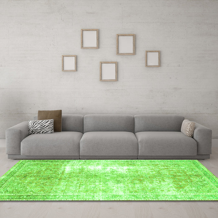 Machine Washable Persian Green Traditional Area Rugs in a Living Room,, wshtr3655grn