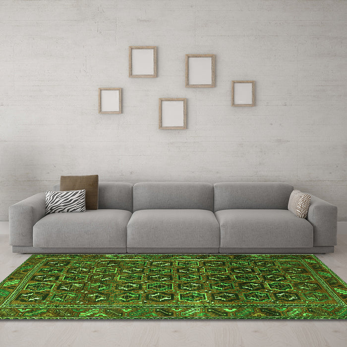 Machine Washable Persian Green Traditional Area Rugs in a Living Room,, wshtr3657grn