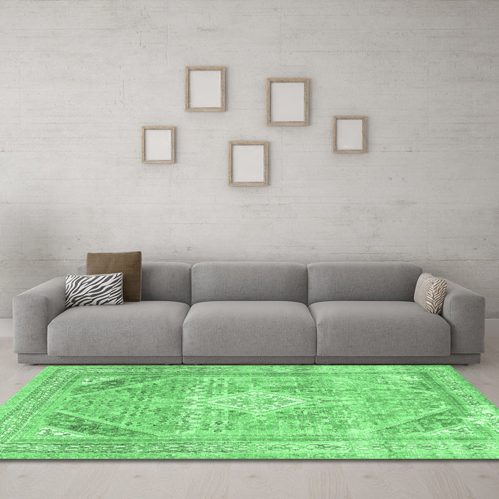 Machine Washable Persian Emerald Green Traditional Area Rugs in a Living Room,, wshtr3659emgrn