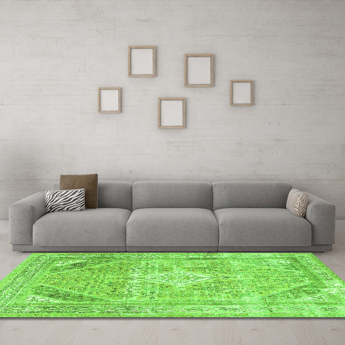 Machine Washable Persian Green Traditional Area Rugs in a Living Room,, wshtr3659grn