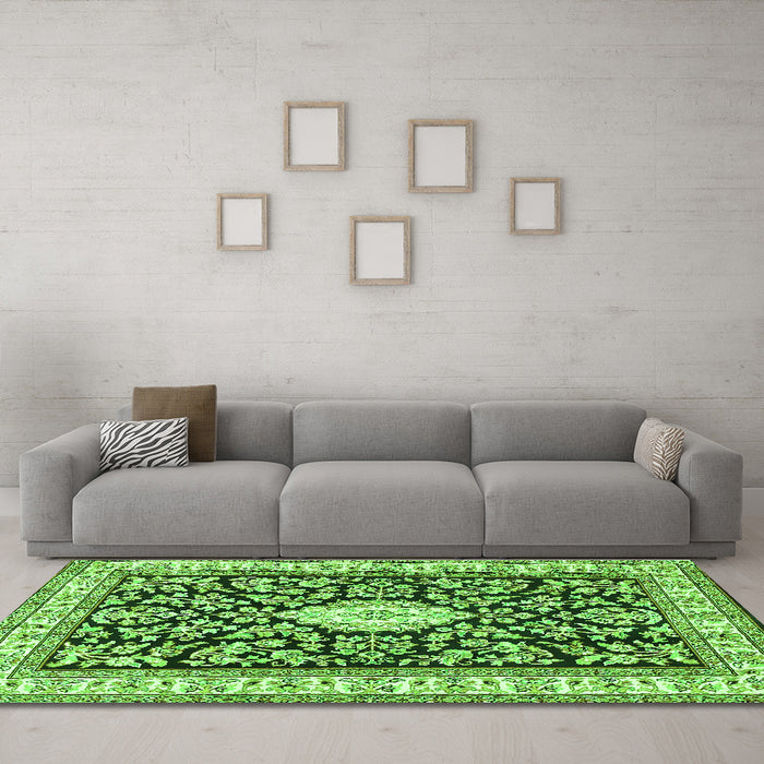 Machine Washable Medallion Green Traditional Area Rugs in a Living Room,, wshtr365grn