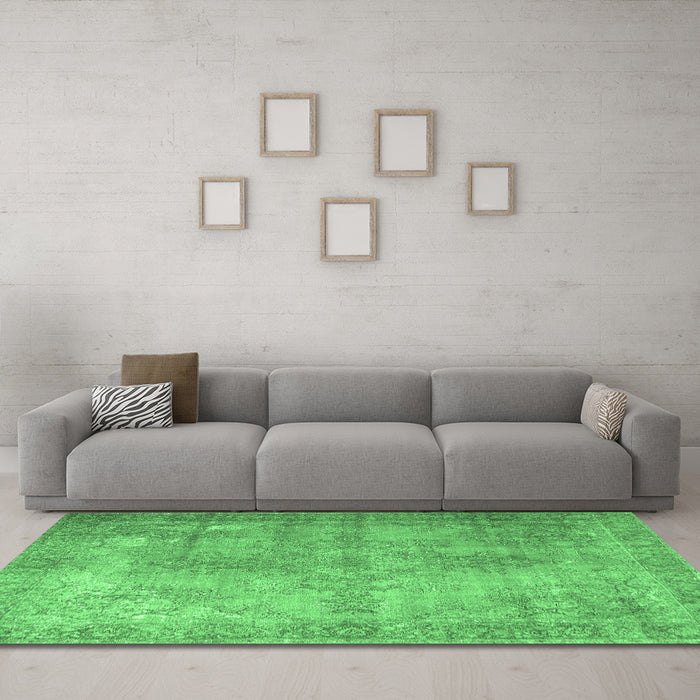 Machine Washable Persian Emerald Green Traditional Area Rugs in a Living Room,, wshtr3661emgrn