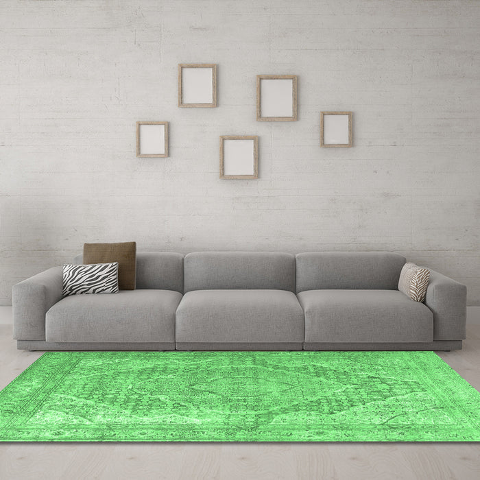 Machine Washable Medallion Emerald Green Traditional Area Rugs in a Living Room,, wshtr3663emgrn