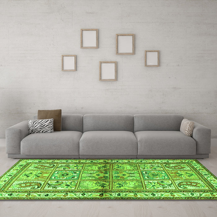 Machine Washable Persian Green Traditional Area Rugs in a Living Room,, wshtr3664grn