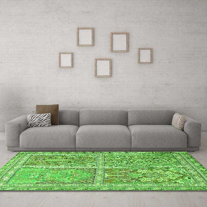 Machine Washable Persian Green Traditional Area Rugs in a Living Room,, wshtr366grn