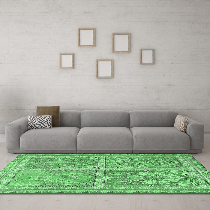 Machine Washable Persian Emerald Green Traditional Area Rugs in a Living Room,, wshtr366emgrn