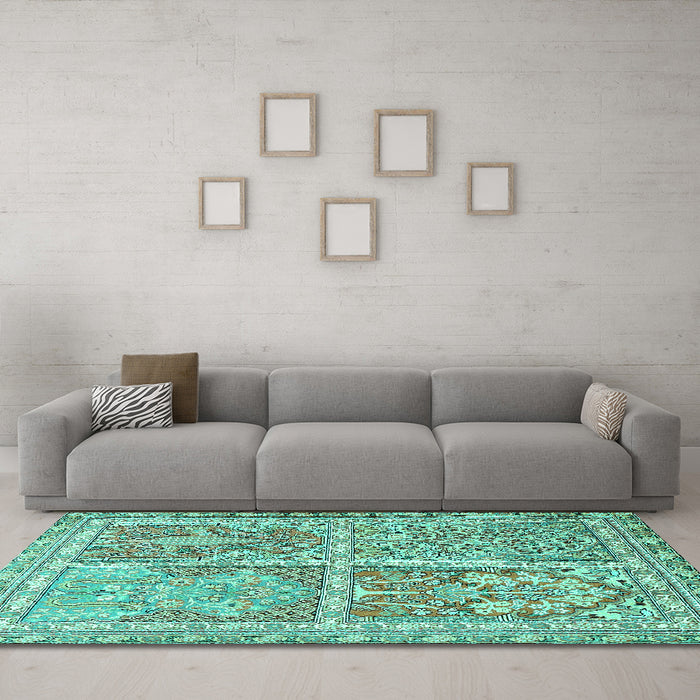 Machine Washable Persian Turquoise Traditional Area Rugs in a Living Room,, wshtr366turq