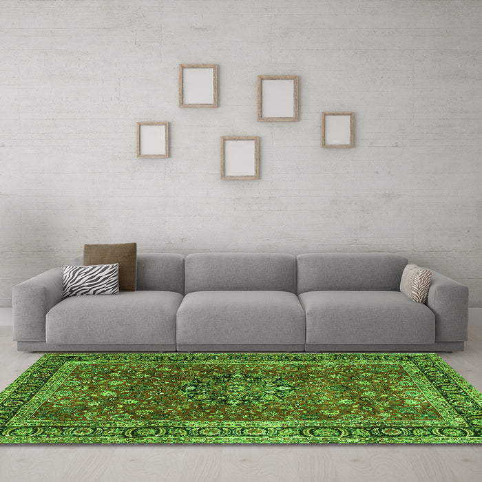 Machine Washable Persian Green Traditional Area Rugs in a Living Room,, wshtr3672grn
