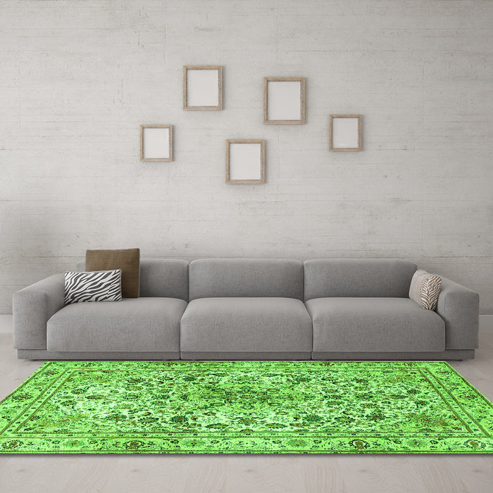 Machine Washable Persian Green Traditional Area Rugs in a Living Room,, wshtr3673grn