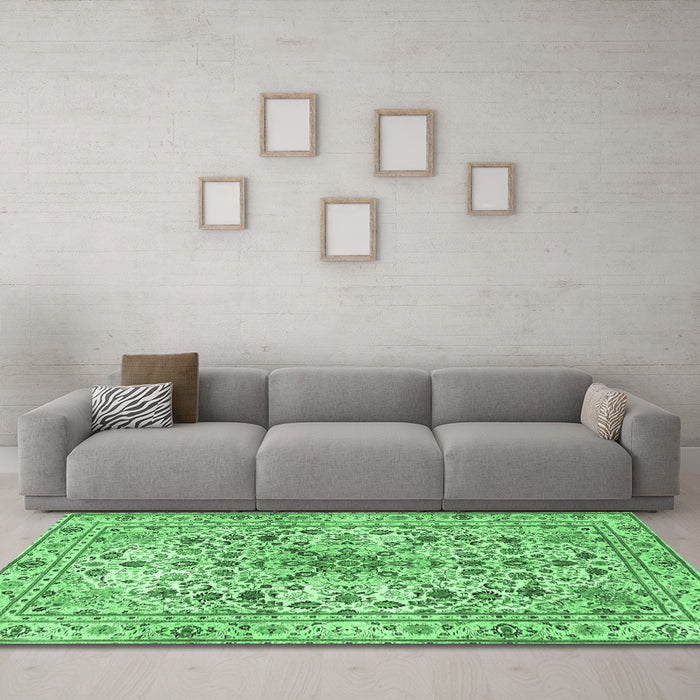 Machine Washable Persian Emerald Green Traditional Area Rugs in a Living Room,, wshtr3673emgrn