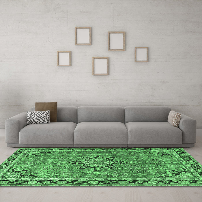 Machine Washable Persian Emerald Green Traditional Area Rugs in a Living Room,, wshtr3674emgrn