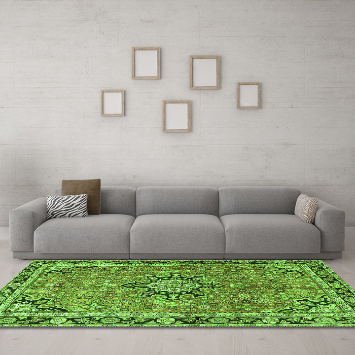 Machine Washable Persian Green Traditional Area Rugs in a Living Room,, wshtr3674grn