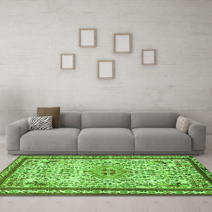 Machine Washable Persian Green Traditional Area Rugs in a Living Room,, wshtr3675grn