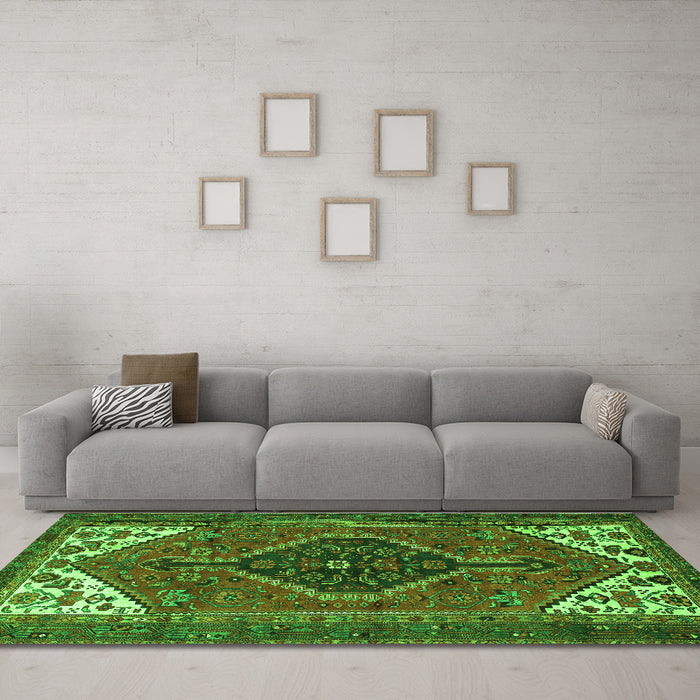 Machine Washable Persian Green Traditional Area Rugs in a Living Room,, wshtr3676grn