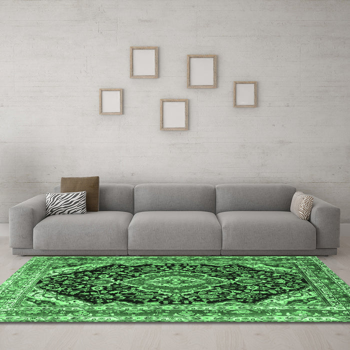 Machine Washable Medallion Emerald Green Traditional Area Rugs in a Living Room,, wshtr3677emgrn