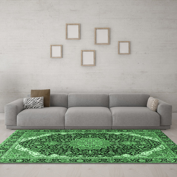Machine Washable Medallion Emerald Green Traditional Area Rugs in a Living Room,, wshtr3678emgrn