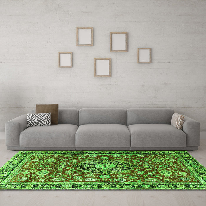 Machine Washable Persian Green Traditional Area Rugs in a Living Room,, wshtr3679grn