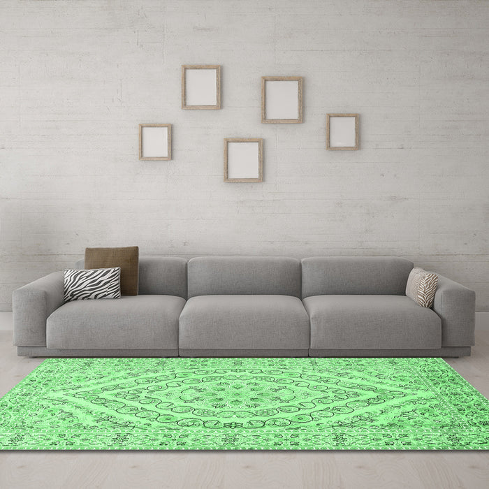 Machine Washable Medallion Emerald Green Traditional Area Rugs in a Living Room,, wshtr367emgrn