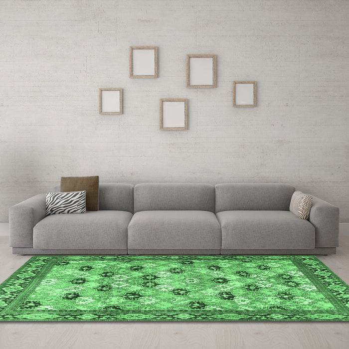 Machine Washable Persian Emerald Green Traditional Area Rugs in a Living Room,, wshtr3680emgrn