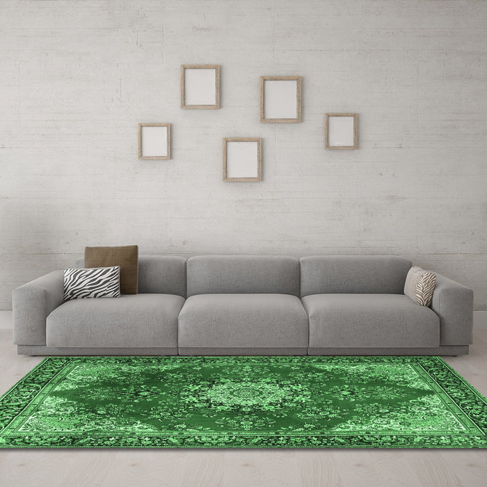 Machine Washable Persian Emerald Green Traditional Area Rugs in a Living Room,, wshtr3681emgrn
