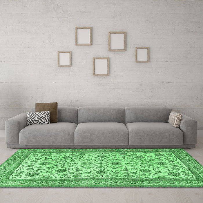 Machine Washable Persian Emerald Green Traditional Area Rugs in a Living Room,, wshtr3682emgrn