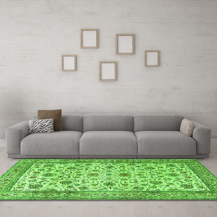 Machine Washable Persian Green Traditional Area Rugs in a Living Room,, wshtr3682grn
