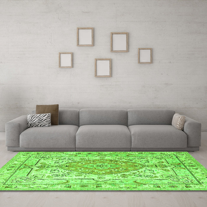 Machine Washable Medallion Green Traditional Area Rugs in a Living Room,, wshtr3683grn