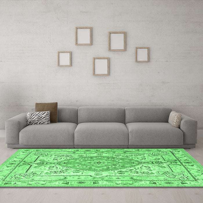 Machine Washable Medallion Emerald Green Traditional Area Rugs in a Living Room,, wshtr3683emgrn